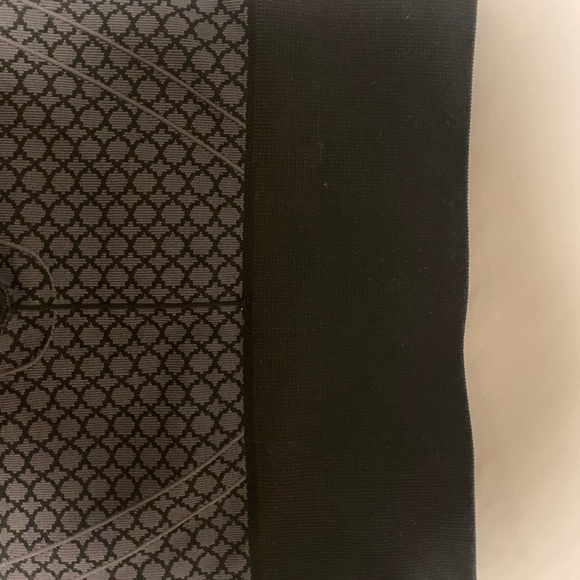 Lululemon workout crop bottom - Picture 6 of 9